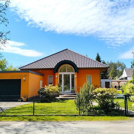 Ferienwohnung Am Waldesrand: Garden Retreat with Family-Friendly Amenities Cottbus Exterior photo