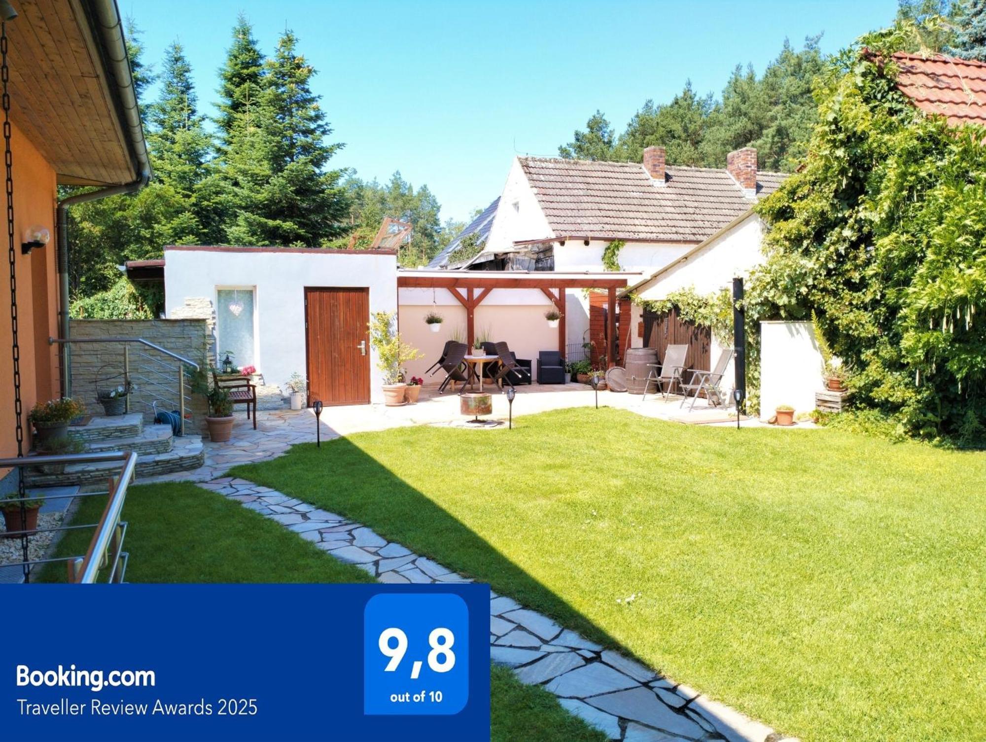 Ferienwohnung Am Waldesrand: Garden Retreat with Family-Friendly Amenities Cottbus Exterior photo